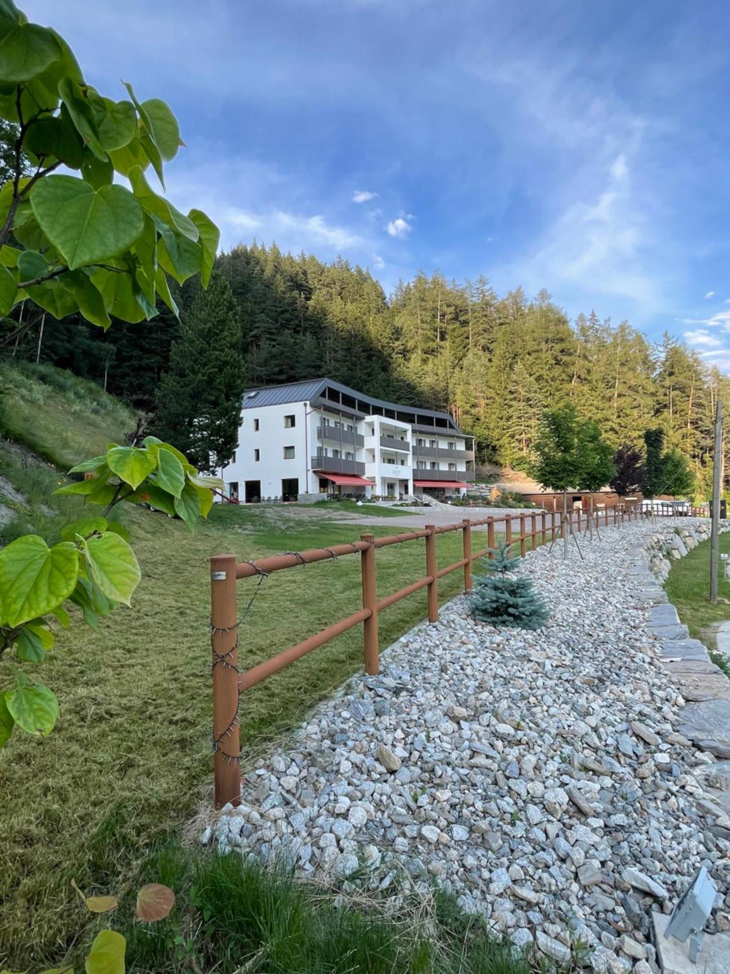 Larch Hotel 3*