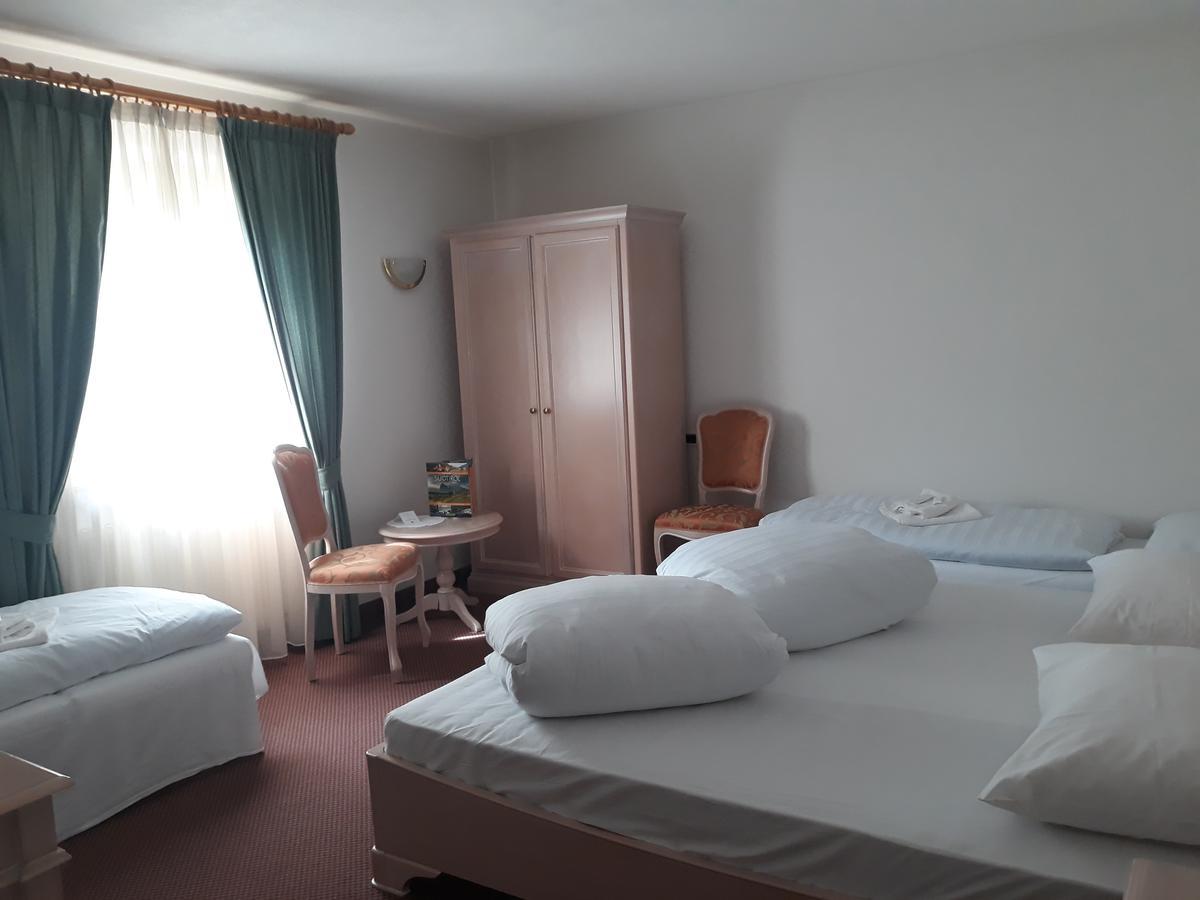 Larch Hotel 3*